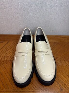 Chinese Laundry Cream Patent Penny Loafers with Chunky Black Sole Size 8.5 NWOT